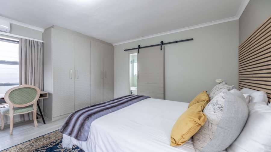 5 Bedroom Property for Sale in Flamingo Vlei Western Cape